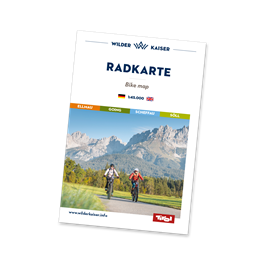 Eine Radkarte mit einem Bild von einer Radfahrerin vor einer Berglandschaft. Die Karte zeigt die Möglichkeit für Fahrradaktivitäten in der Natur.