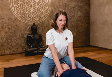 Going_Shiatsu2_Gabi Loy_Wilder Kaiser