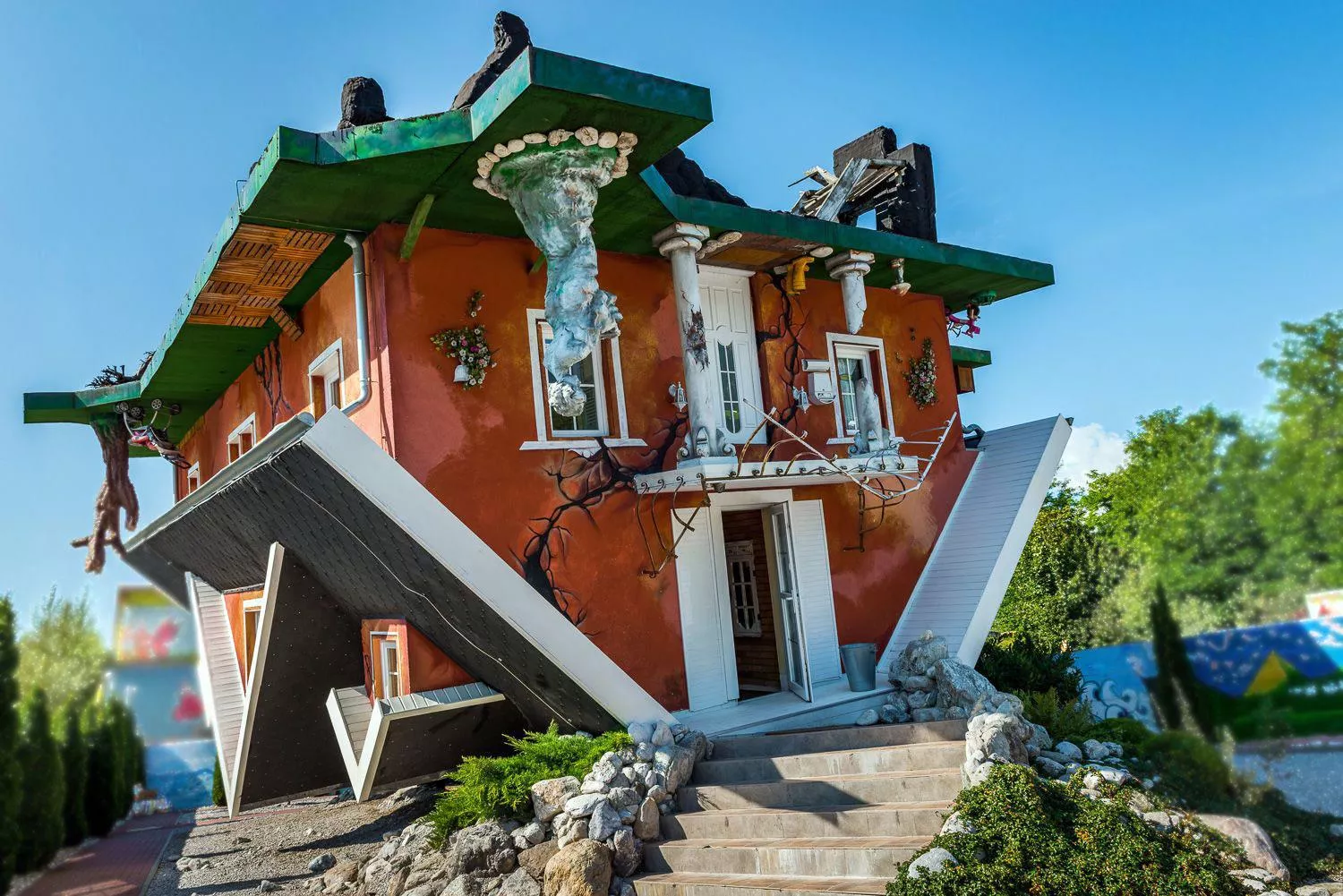 Haus steht Kopf