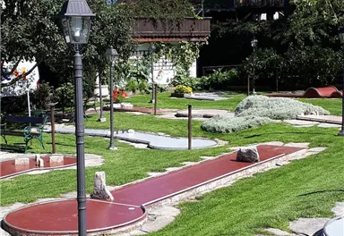 2019 Minigolf 1 (2) Hochformat.jpg