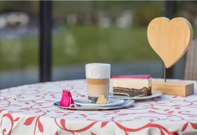 Bettina_Kaffee_und_Kuchen