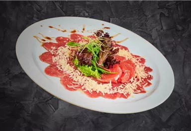 Carpaccio-Parmesanraspel-Restaurant-Hotel-AlpenSch