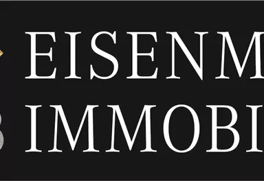 Ein Logo von Eisenmann Immobilien. Es zeigt zwei Schlüssel in Gold und Blau auf schwarzem Hintergrund.