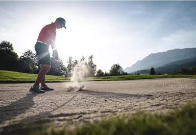 Ellmau_Golfer beim Abschlag_Wilder Kaiser