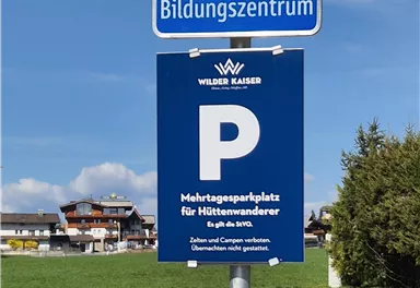 Going_Mehrtages_Parkplatz_neben_Bildungszentrum