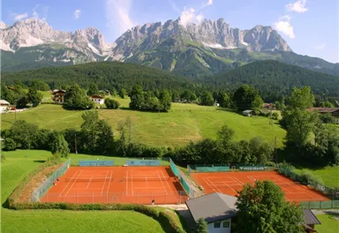 Going_Tennisplatz von oben_Wilder Kaiser