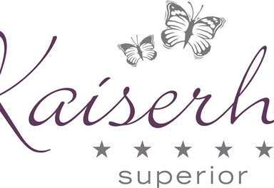 An elegant logo of the Empress Court with butterflies and the inscription "superior". It radiates style and exclusivity.