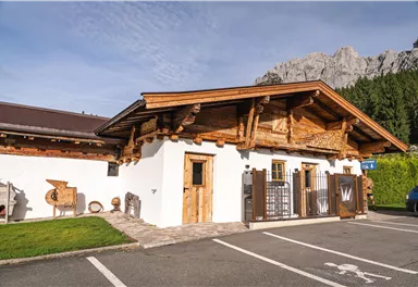 Parkplatz Wochenbrunner Alm mit Toilette