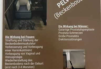 Ein modernes, stilvolles Zimmer mit einem komfortablen Sessel und unterstützenden Informationen zur Beckenbodengesundheit. Das Bild vermittelt eine ruhige Atmosphäre für therapeutische Anwendungen.