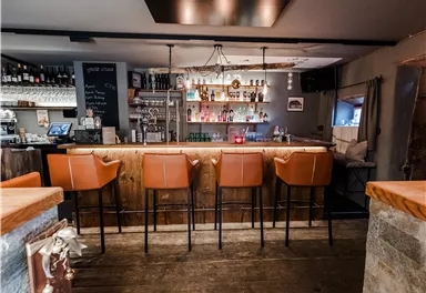 Scheffau_d'Schusterin_Bar