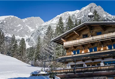 Scheffau_Jägerwirt_Winter_Hausansicht