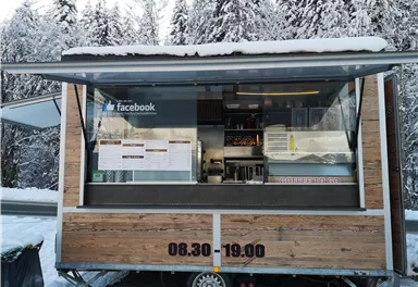 Scheffau_Kaiser Imbiss_Winter_Imbisswagen
