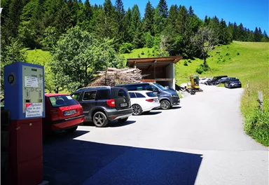 Scheffau_Parkplatz_Pension_Maier_Sommer