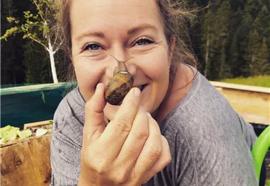 Simone mit Schnecke