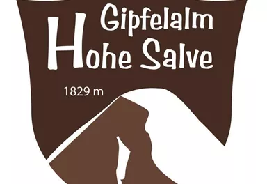 Ein Logo der Gipfelalm Hohe Salve mit einer stilisierten Bergsilhouette. Es zeigt die Höhe von 1829 m und hat einen rustikalen, ansprechenden Designstil.