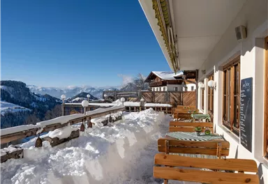Söll_Terrasse im Winter am Gruberhof_Wilder Kaiser