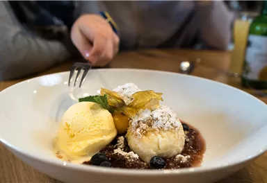 Söll_Topfenknödel mit Vanilleeis_Wilder Kaiser