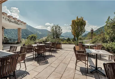 Terrasse-Hotel-Alpenschloessl-Soell-Wilder-Kaiser