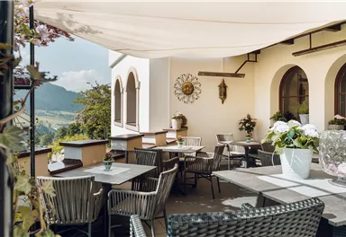 Wilder-Kaiser-Terrasse-Hotel-AlpenSchloessl-Soell