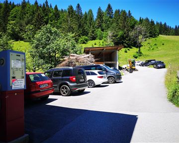 Scheffau_Parkplatz_Pension_Maier_Sommer