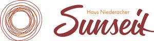 Ein modernes Logo mit dem Schriftzug "Sunseit" und dem Zusatz "Haus Niederacher". Es zeigt einen kreativen, modernen Stil, der zur Marke passt.