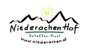 Logo des NiederachenHof mit Bergen und einer Sonne. Es zeigt den Standort Scheffau in Tirol.