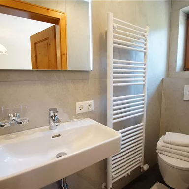 Zusatzbad von Zimmer 3 des Ellmauer Tor Appartements Bild Nr. 1.