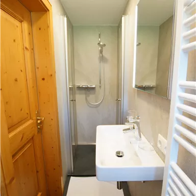 Zusatzbad von Zimmer 3 des Ellmauer Tor Appartements Bild Nr. 1.