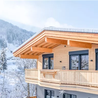 Das Appartement Villaggio bietet einen großen Balkon mit Blick auf den Wilden Kaiser und das Dorf Going am Wilden Kaiser.
