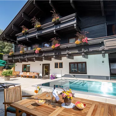 Hotel Eggerwirt Pool Terrasse
