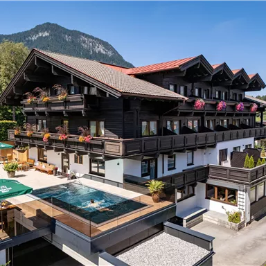 Hotel Eggerwirt Sommer Ansicht Pool