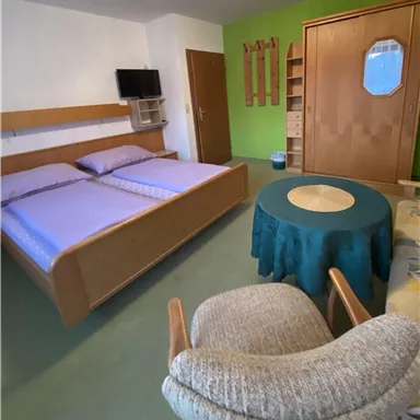 Doppelzimmer Nr. 1
helles freundliches Zimmer mit großem Balkon