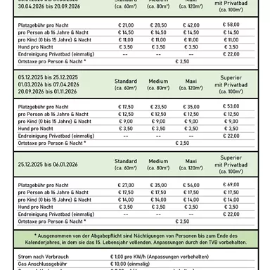 Eine Preisliste für das KAISER.CAMP für 2025/26. Die Tabelle zeigt verschiedene Unterkunftsarten und Preise pro Person und Nacht.