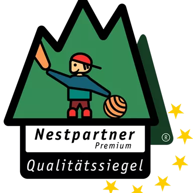 Ein Symbol mit einem Spieler, der einen Schläger hält, vor stilisierten Bergen. Das Design enthält ein Qualitätslogo mit Sternen.