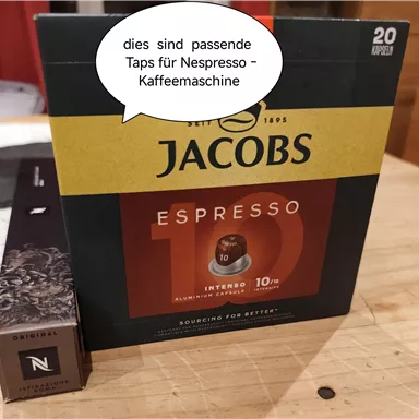 Eine Kaffeepackung von Jacobs mit Espresso-Taps für Nespresso-Maschinen. Die Packung enthält 20 Kapseln.