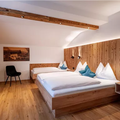 A modern room with wood details and cozy beds. The relaxing atmosphere invites you to linger.