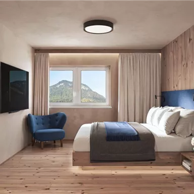 Ein modernes Schlafzimmer mit einem gemütlichen Bett und eleganten Holzdetails. Durch das Fenster ist eine malerische Berglandschaft sichtbar.