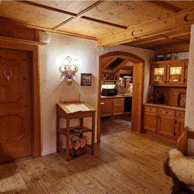 A cozy entrance area with wood decor and warm light. The items in the room create an inviting atmosphere.