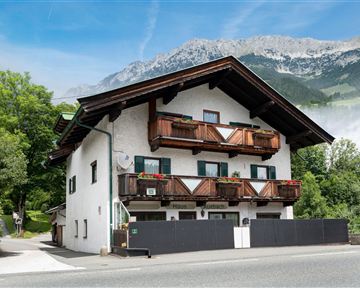 Haus Auebach Appartement Kathi Eingang im Parterre beim weißen Teil.
Appartement Kathi 1. Sock rechts