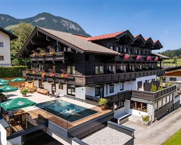 Hotel Eggerwirt Sommer Ansicht Pool