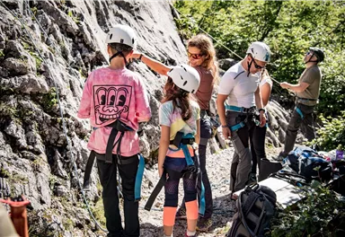 Wilder_Kaiser_Familie_Kinderklettern_Sommer2021_Marcel_Laemmerhirt (32).jpg