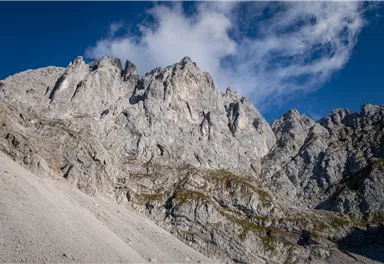 Wilder_Kaiser_Sportler_Klettern_Leuchtsturm_Bolts_Rock_Roll_Sommer2021_hochzwei (5).jpg
