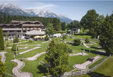 minigolf_franzlhof_soell_sommer2023_wilderkaiser_foto_stefanleitner_12.jpg