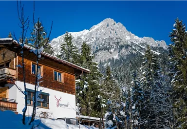 Scheffau_Jägerwirt_Winter_Seitenansicht