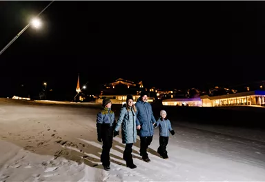 Scheffau_Sonnwies_Winterrunde_Abend_Familie