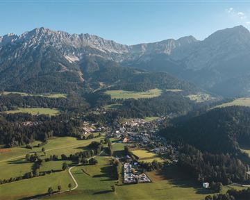Wilder_Kaiser_Ortsansicht_Scheffau_Sommer_2022_Foto_MathäusGartner (2).jpg